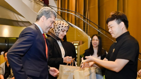 【组图】品味东西 美食之约 火锅之夜多国驻华外交官直呼过瘾！