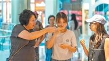 从尝鲜到长线 首店经济持续升温