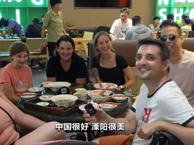 清凉山水吸引外籍游客 为夏季旅游市场注入清凉活力