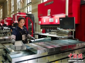 一块铁皮 能锻造出“中国钢制家具之都”？