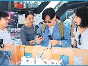 空手来 满箱走——千米小街里的科技大生意