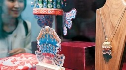 满足情绪价值 留存城市记忆  特色文创成文旅市场新宠（文旅新象）