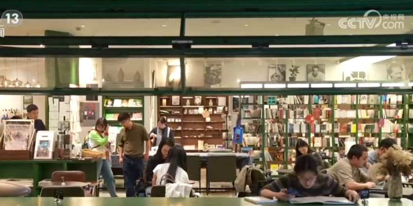 影厅空间“微改造”催生多元业态 “电影+餐饮+社交”消费向外延伸