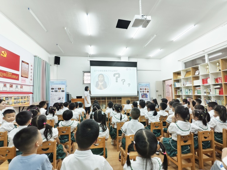 广西妇幼保健院举办“小东西，大危险”守护儿童呼吸通道科普教育巡展_fororder_微信图片_20250928184012_237_325