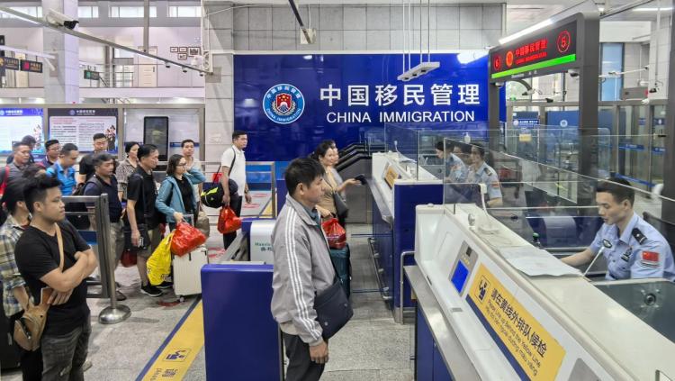 今年上半年广西查验出入境人员769.3万人次_fororder_1