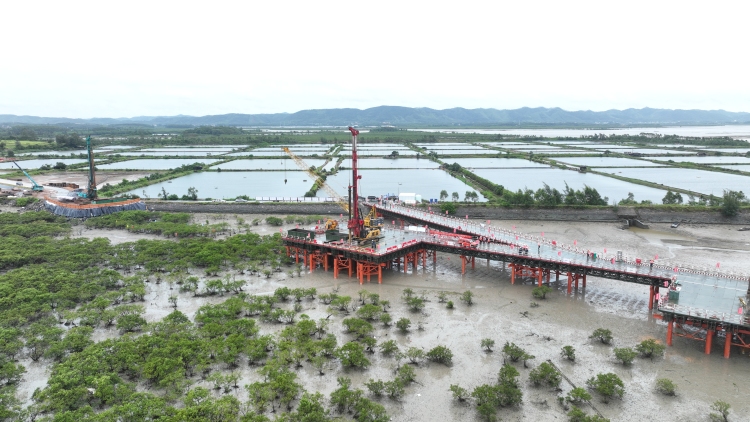 合湛高铁全线进入海上主体施工阶段_fororder_1