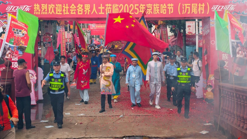 广西东兴：京族群众载歌载舞庆“哈节”