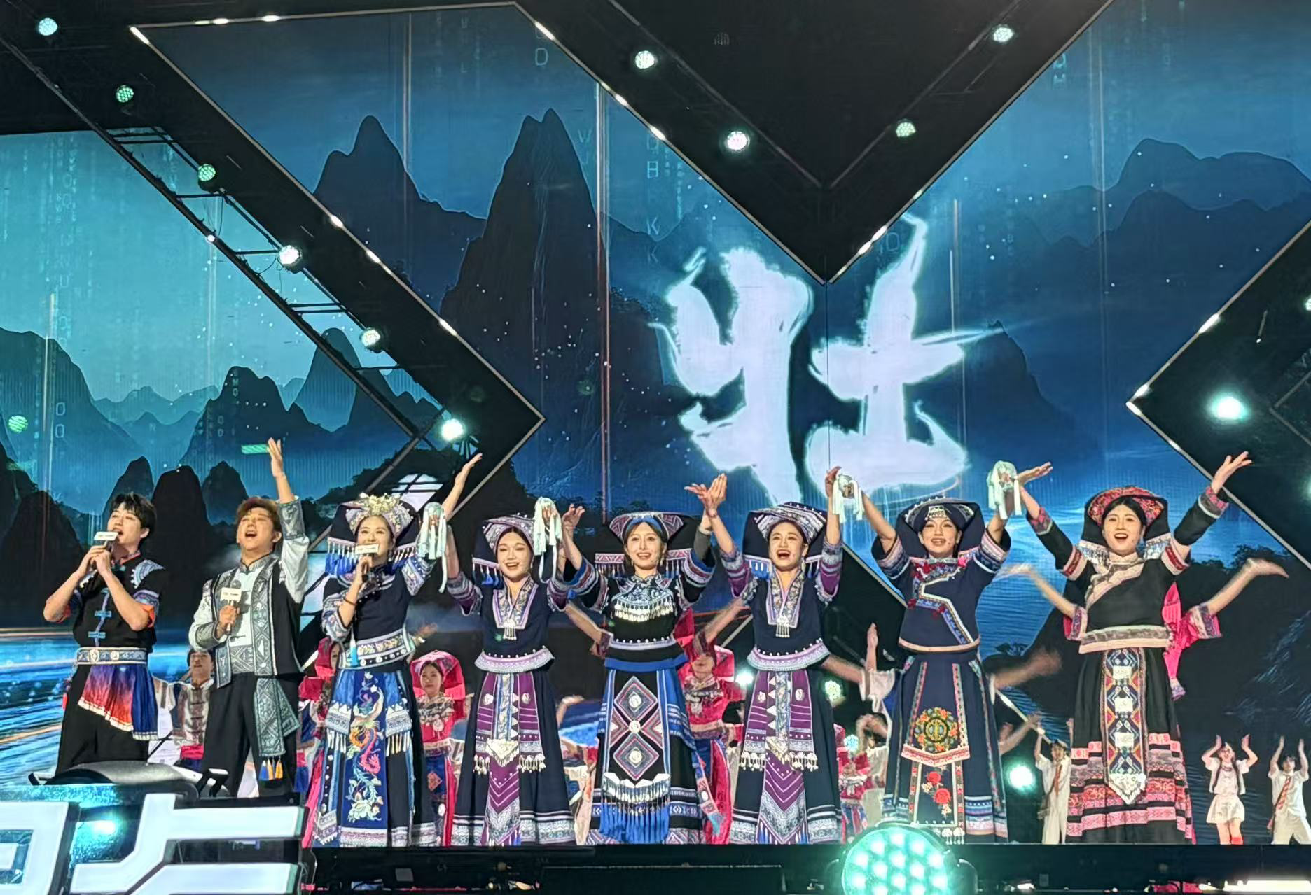 动感地带芒果卡“无限X”巡回演唱会在南宁开唱_fororder_图片2