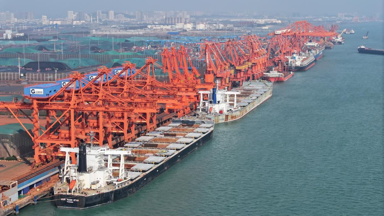 防城港港域2亿吨吞吐量背后的“三全”服务答卷