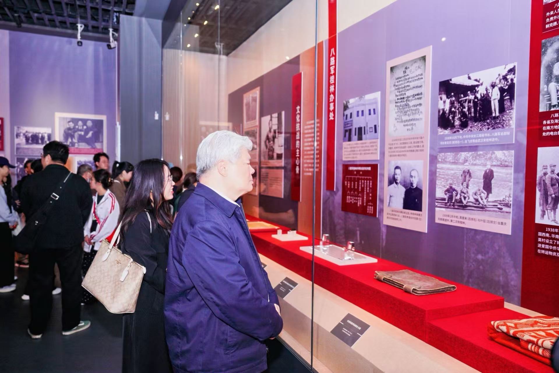 文化抗战长篇小说《阵地》新书分享会在南宁举办 文化抗战长篇小说《阵地》新书分享会在南宁举办_fororder_3