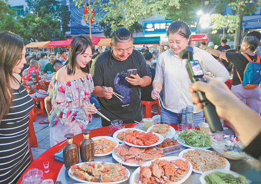 特色海味引客至 滨海旅游热潮涌