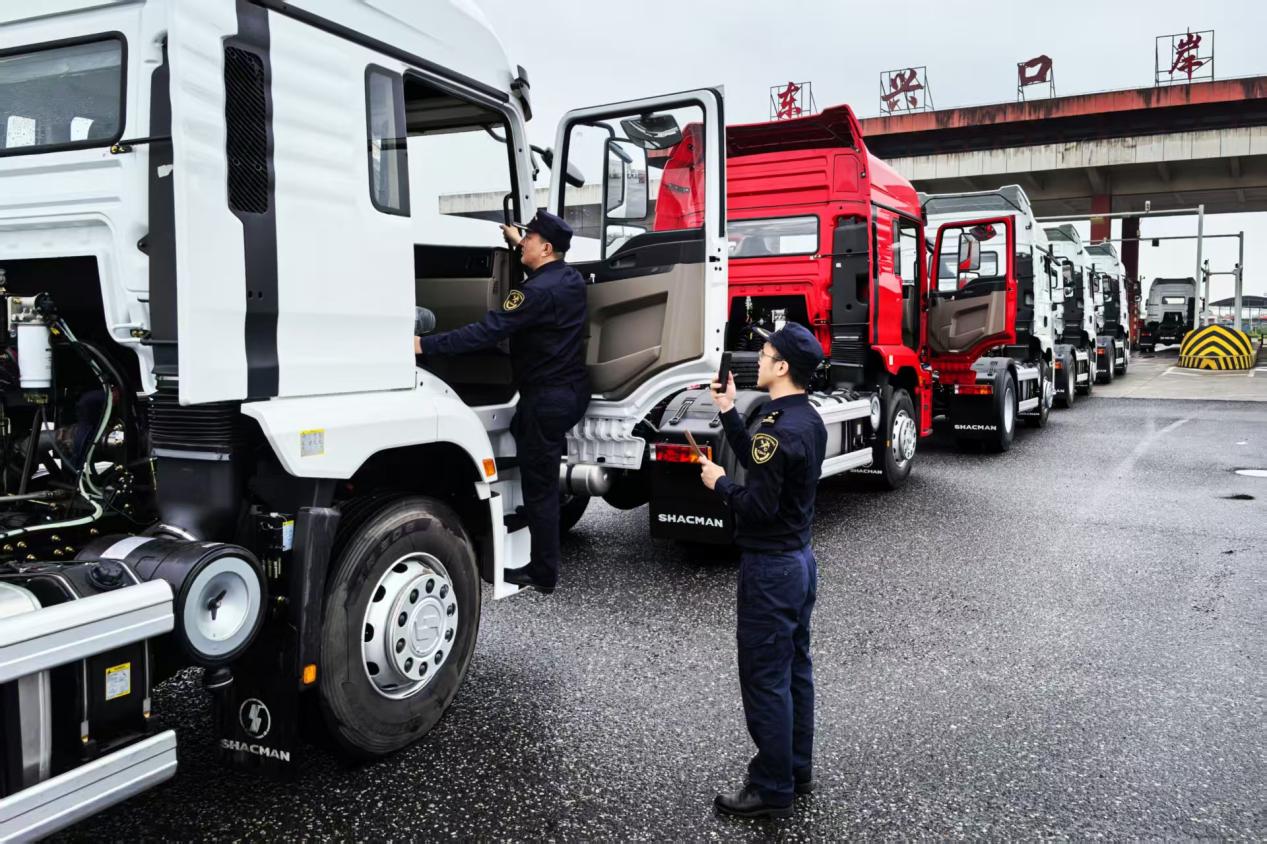 东兴口岸二桥货运繁忙 中越跨境贸易活力迸发_fororder_5