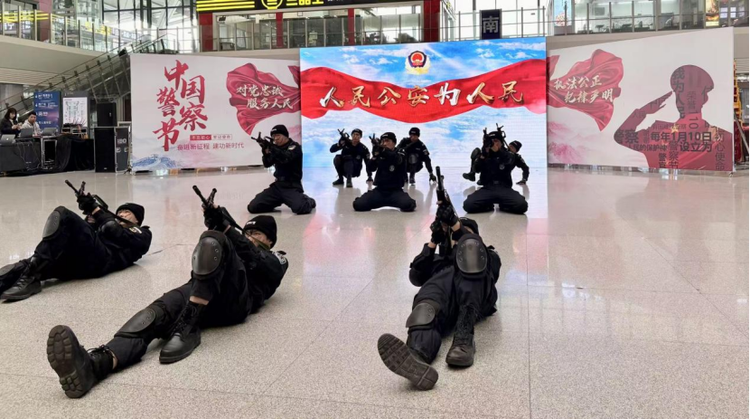 警犬搜爆、魔术表演……南宁铁路公安开展110主题宣传活动