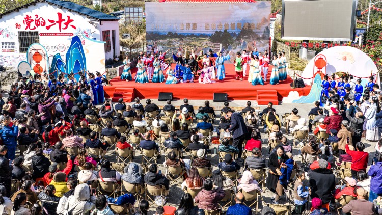 桂林会仙板鸭美食圩举办 非遗美食引客来_fororder_1