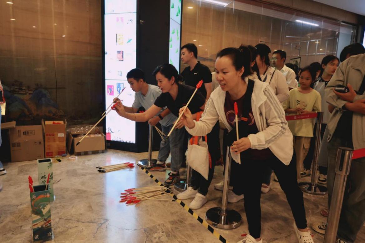 广西图书馆以书为媒邀读者“粽”情端午_fororder_3