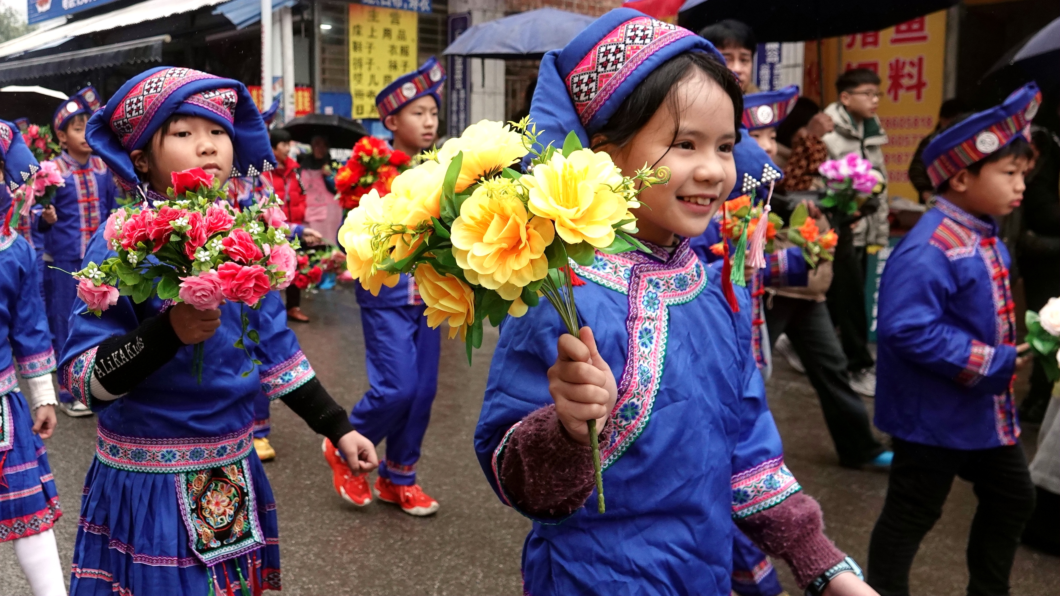 广西河池举办壮族“灶王”节 民众体验多彩民俗过小年