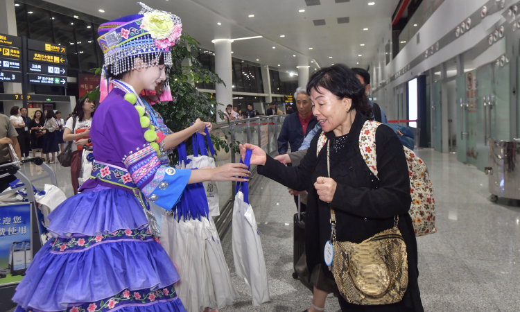 首尔往返桂林航线复航 首批150多名韩国游客“寻美广西”_fororder_1