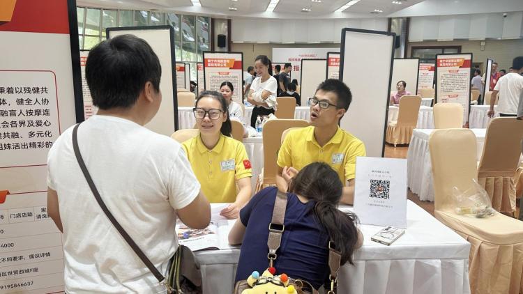 广西三地联合举办残疾人专场招聘活动 提供超1900个就业岗位_fororder_3