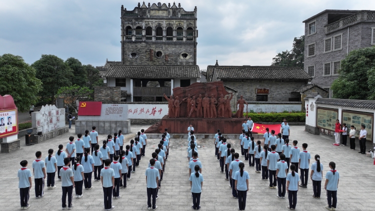 广西兴业县举办多彩主题活动庆祝五四青年节_fororder_微信图片_20250430190825