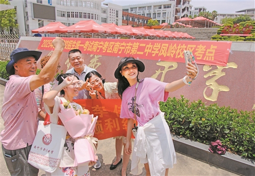 八桂学子，书写青春答卷！ ——二〇二五年广西高考现场直击_fororder_7