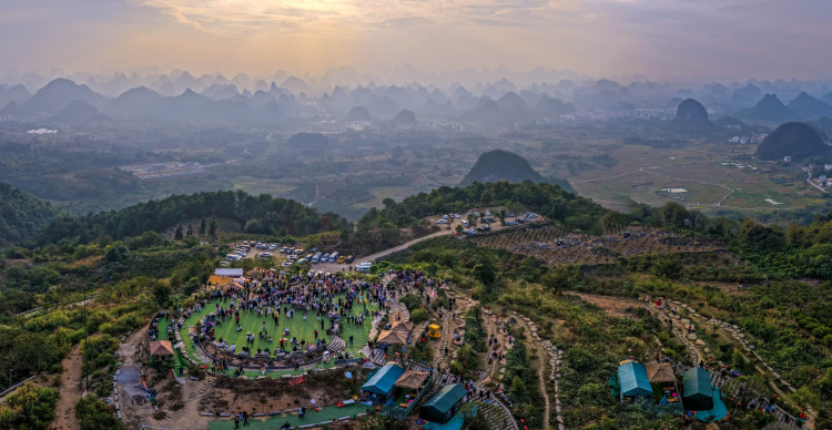 桂林阳朔：夕阳泼墨染群峰 风景如画似“千里江山图”_fororder_3