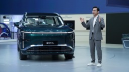 五菱星光L亮相北京国际汽车展 打造长续航大六座SUV