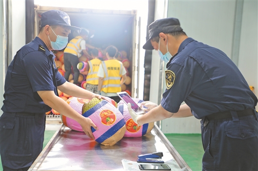 崇左：通关加速，东盟水果抢“鲜”