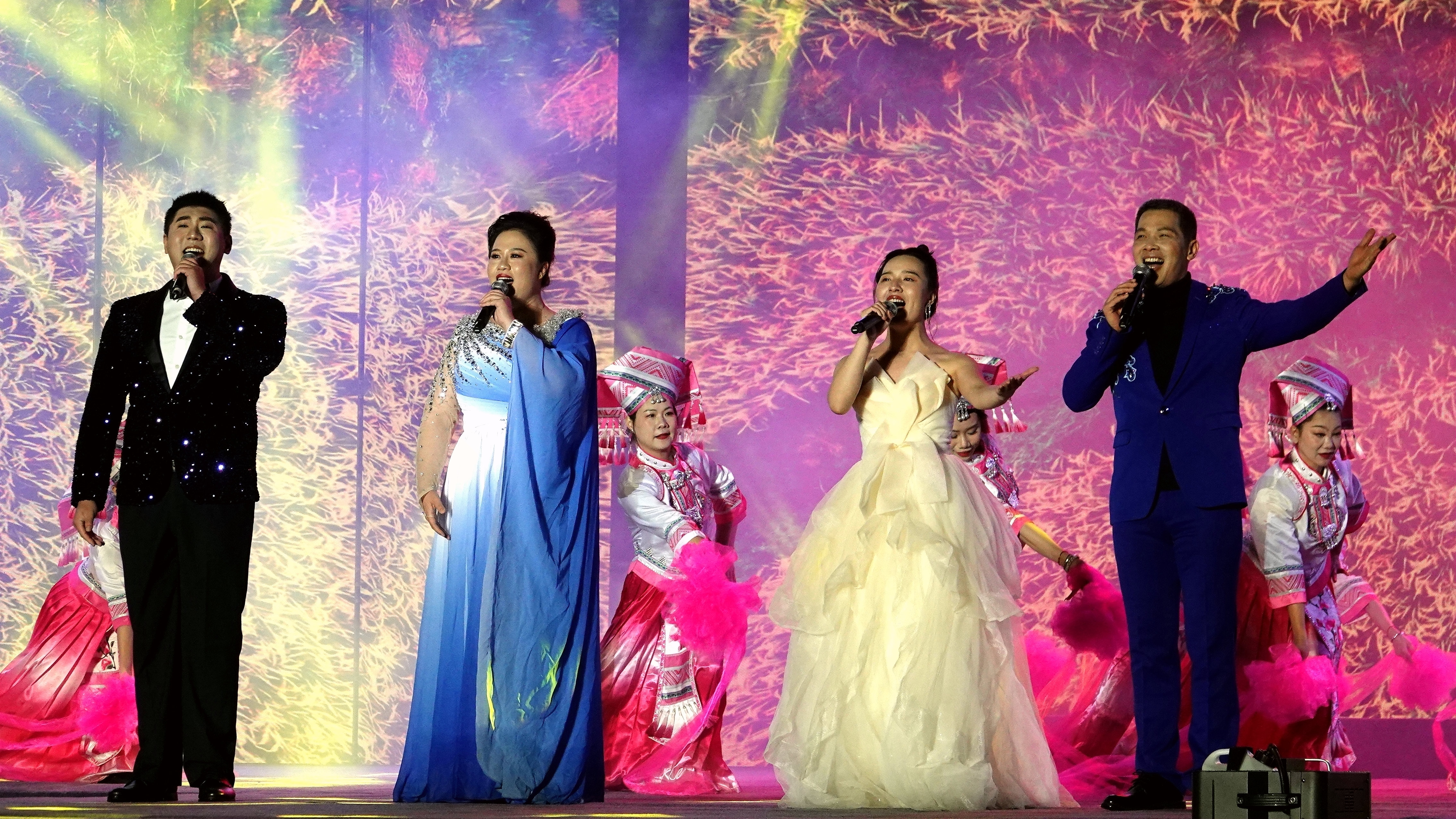 广西河池：载歌载舞 策马迎春_fororder_图片6