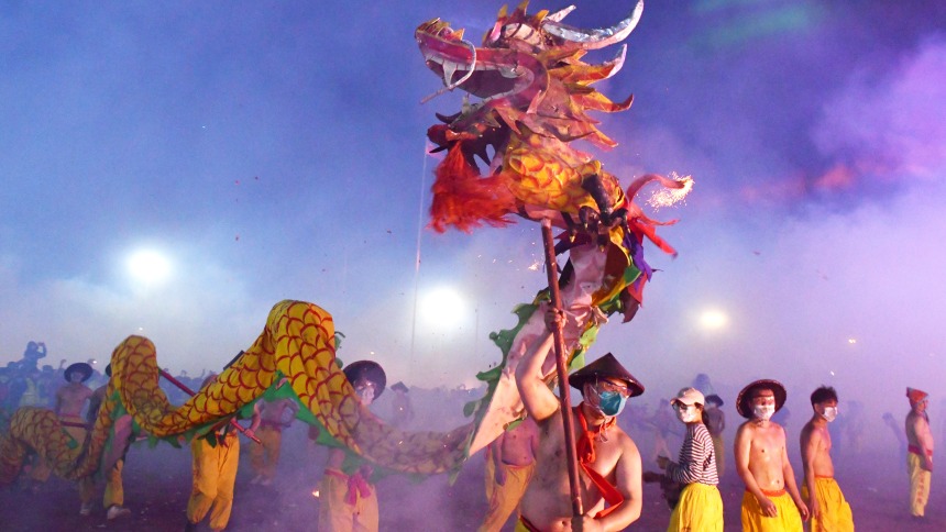 宾阳炮龙与潮汕英歌舞同台展演 广西宾阳上演非遗盛宴