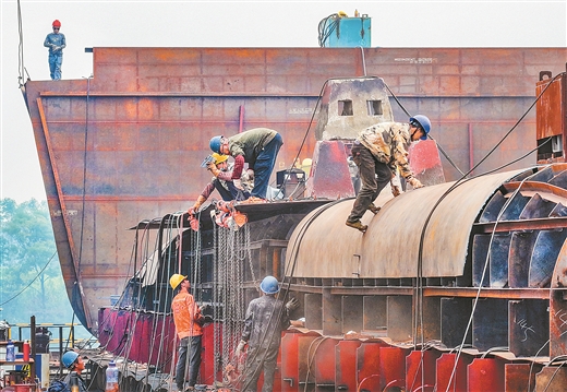 平陆运河五千吨级示范船成型