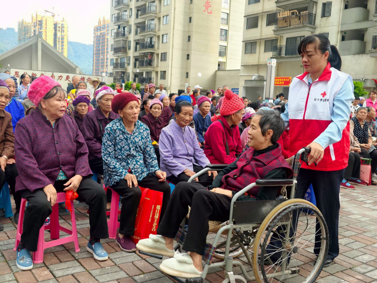 广西东兰：重阳暖邻里敬老活动推动“韧性社区”项目建设_fororder_2