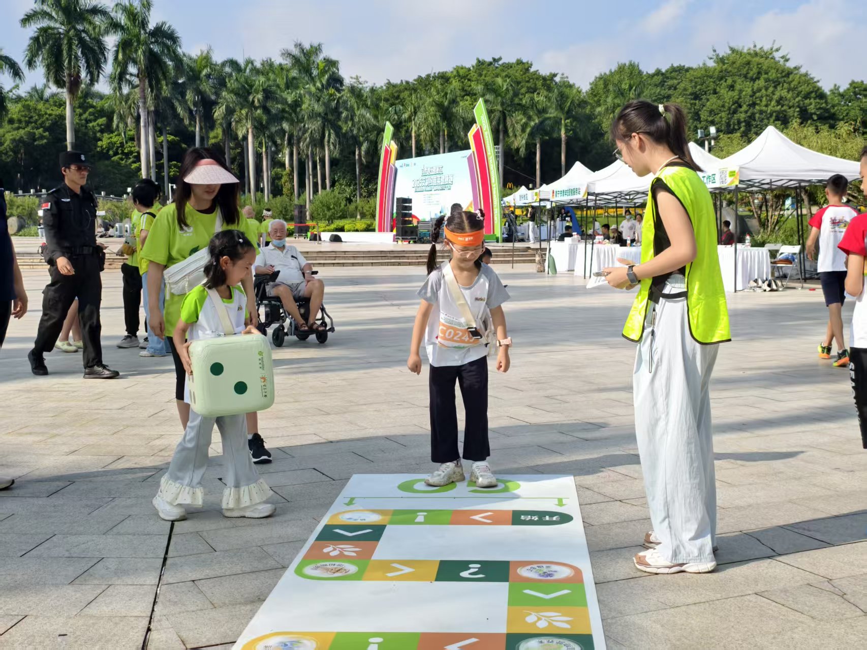 用脚步丈量绿城之美 广西南宁健康跑引领全民健身潮_fororder_微信图片_20251012114011_266_325