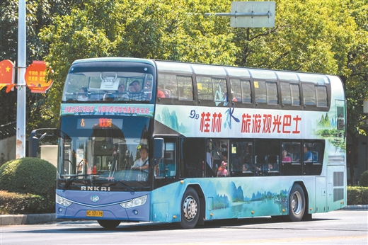 坐上公交游八桂 一路繁花一路景