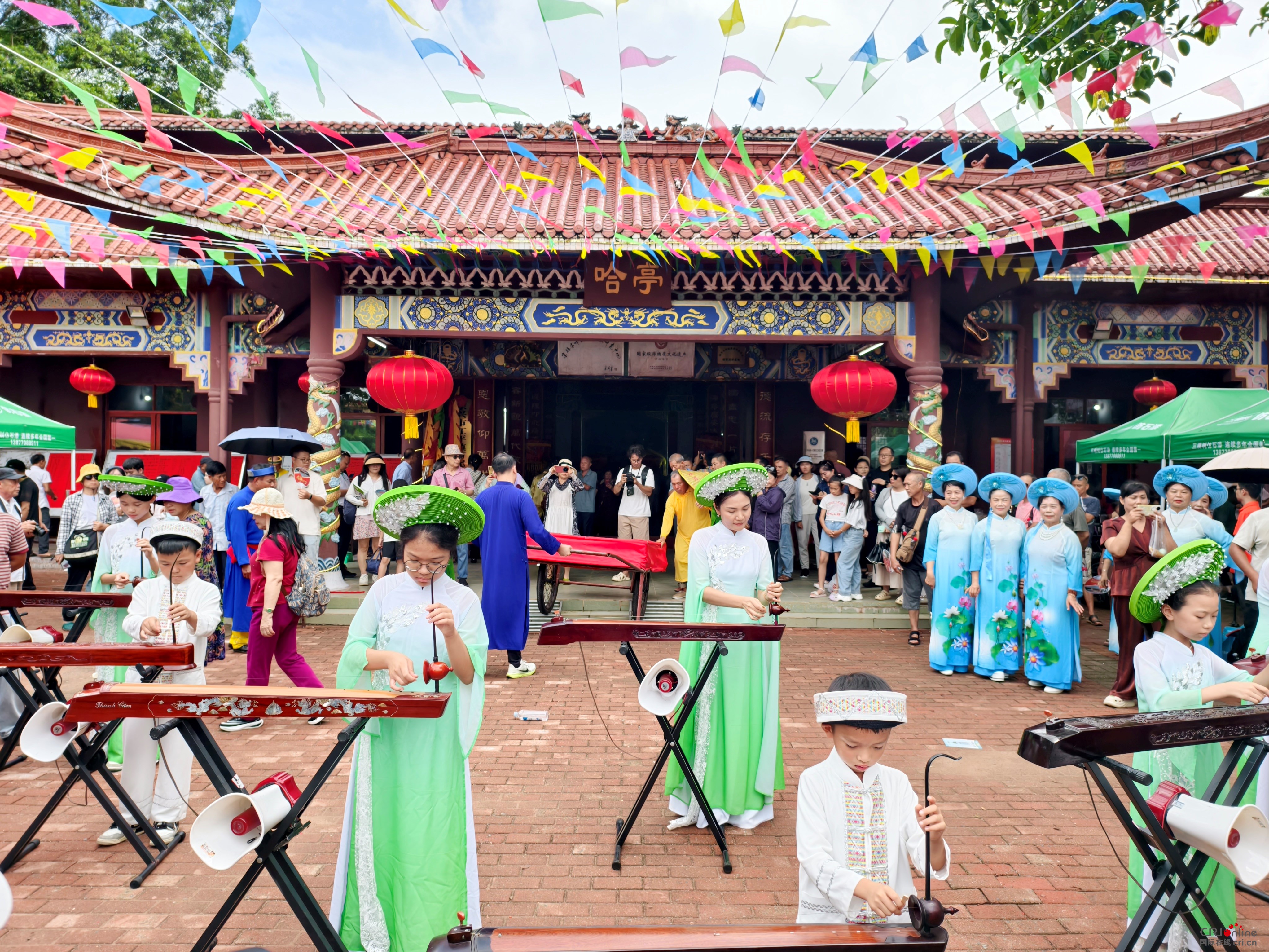 广西东兴：京族群众载歌载舞庆“哈节”