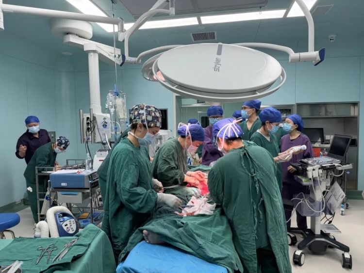 多学科决战“产科死神” 北海市人民医院成功救治41岁羊水栓塞产妇_fororder_2