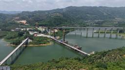 黄百铁路广西段首个连续梁开始浇筑