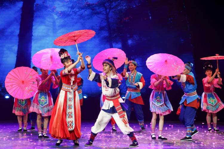 广西艺术学校上演非遗盛宴 “产教融合”让传统文化“活”起来_fororder_7