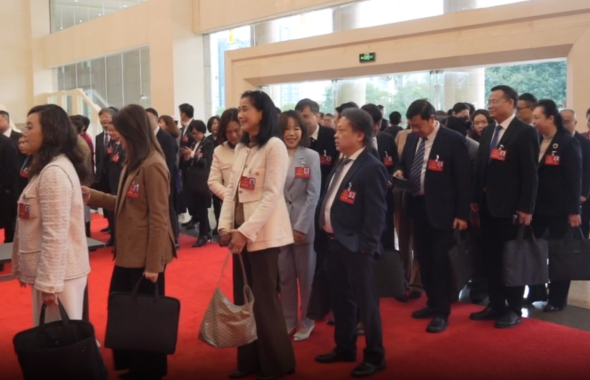 广西政协委员走上“委员议事”通道畅谈履职心得_fororder_委员