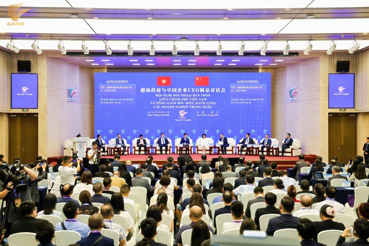 越南政府与中国企业CEO圆桌对话会在南宁举行_fororder_1