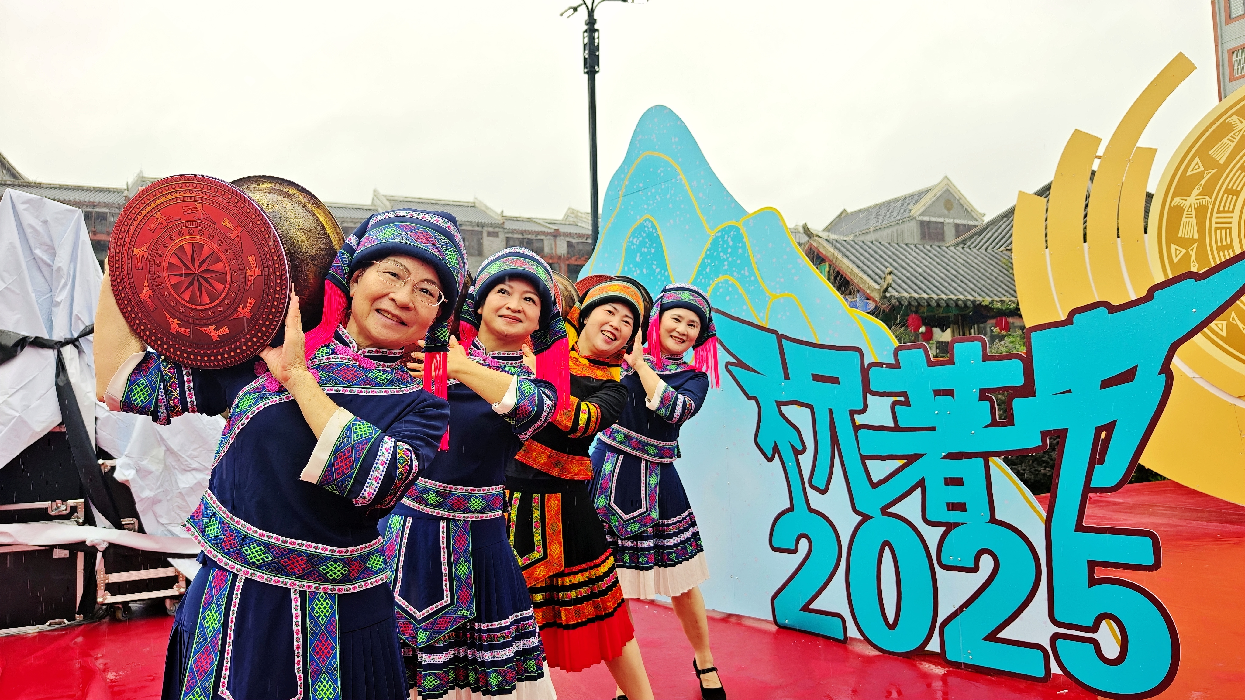 河池大化：布努瑶群众欢庆“祝著节”_fororder_3