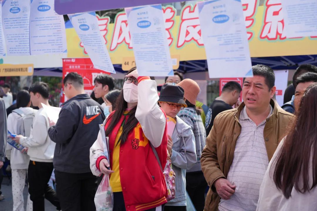2025年就业服务专场招聘活动举行 提供近6000个岗位_fororder_1