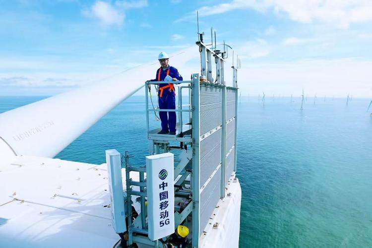 矗立130米高空、覆盖50公里 中国移动广西公司建成北部湾海上最高5G基站_fororder_1