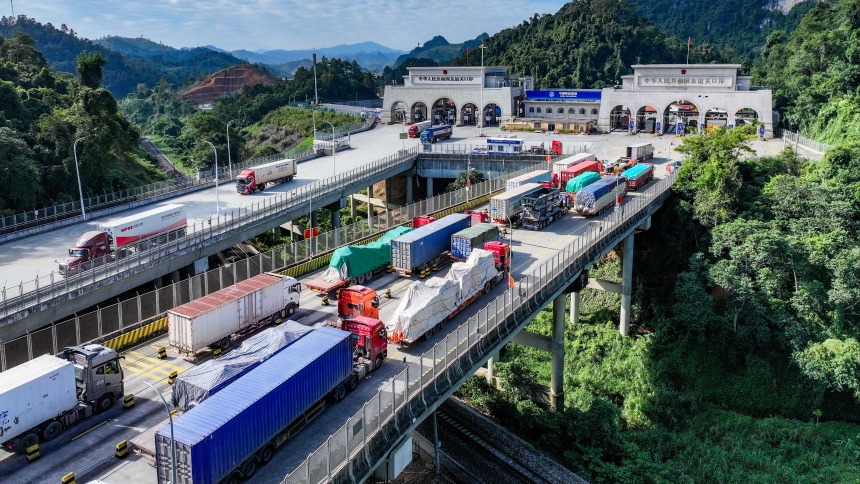 智慧口岸赋能西部陆海新通道 友谊关焕发时代新生机