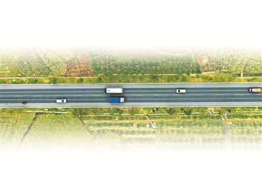 路通百业兴 乡村焕新颜