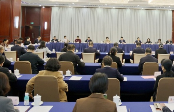 广西壮族自治区领导参加政协联组讨论