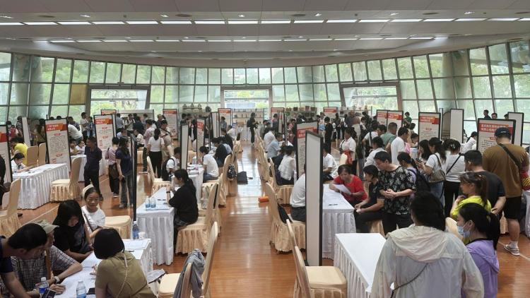 广西三地联合举办残疾人专场招聘活动 提供超1900个就业岗位_fororder_1
