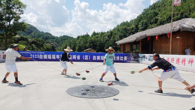 广西南丹：白裤瑶“瑶年节”多彩民俗吸引游人_fororder_1