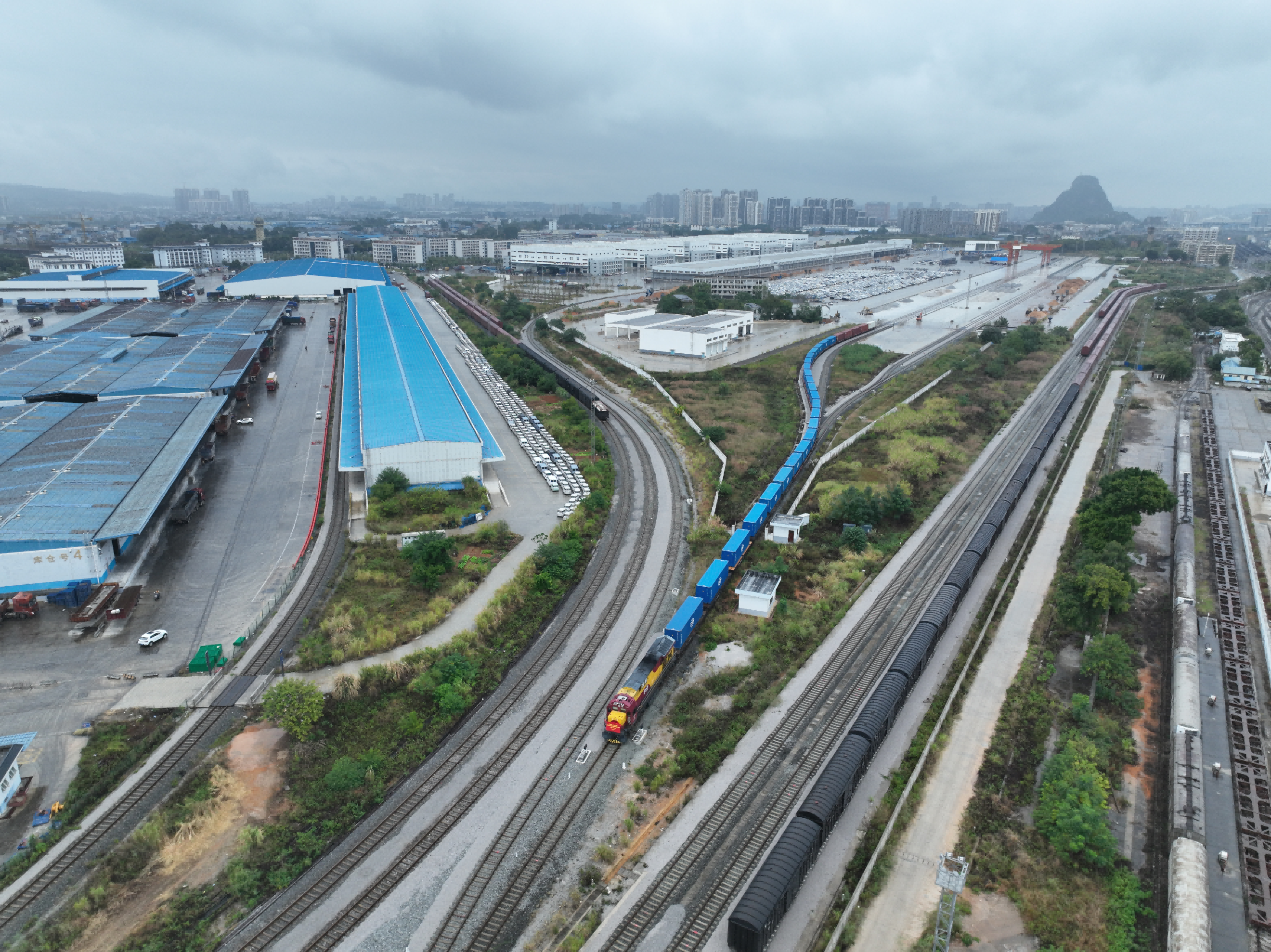 首趟&ldquo;柳州&mdash;钦州&mdash;东盟&rdquo;铁海联运专列鸣笛启程_fororder_图片4(1)