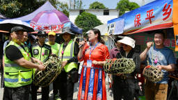 广西河池：80多名骑手“跟着人大代表游乡村”感受发展脉动