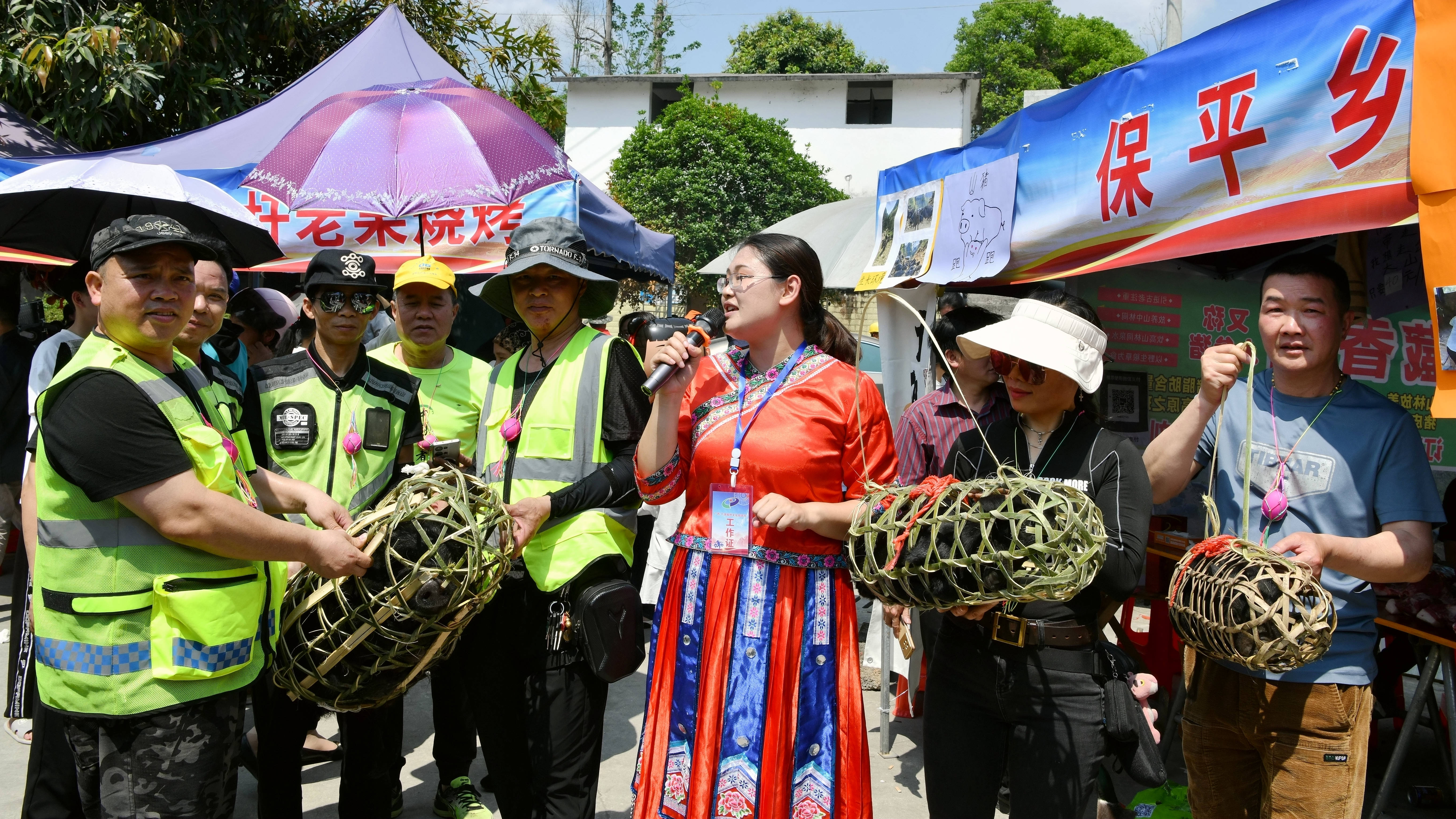 广西河池：80多名骑手“跟着人大代表游乡村”感受发展脉动_fororder_4